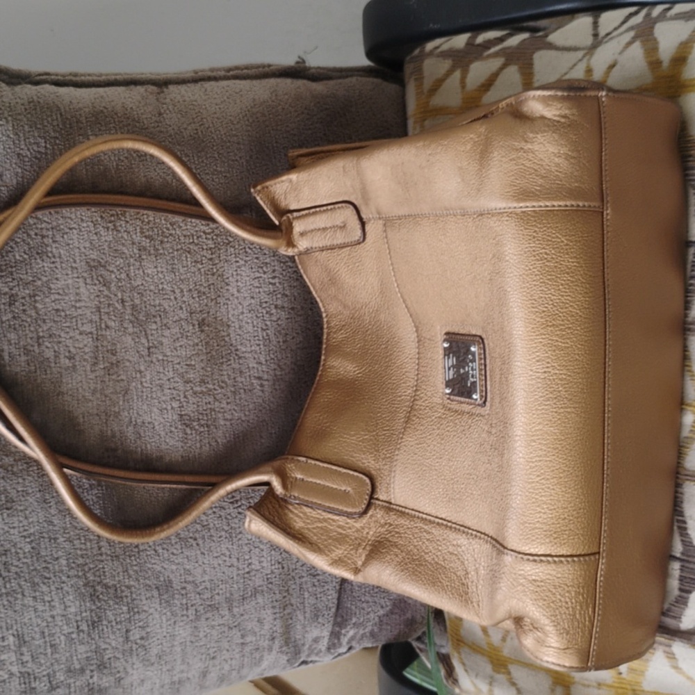 Tignanello Gold Leather Shoulder Bag - Picture 2 of 15